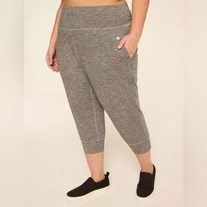 EUC LIVI Lane Bryant Gray Capri Jogger Sweatpants Plus Size 22/24 Athleisure